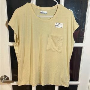 B6.    Columbia Pale Yellow Short Sleeve Pocket Tee